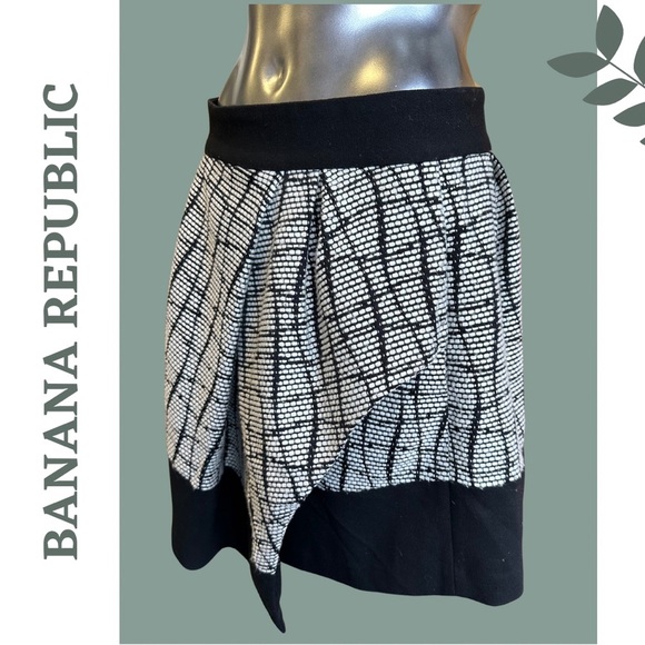 Banana Republic Black White Asymmetrical Faux Wrap Tweed Wide Band Hem Size 4 - Picture 4 of 10